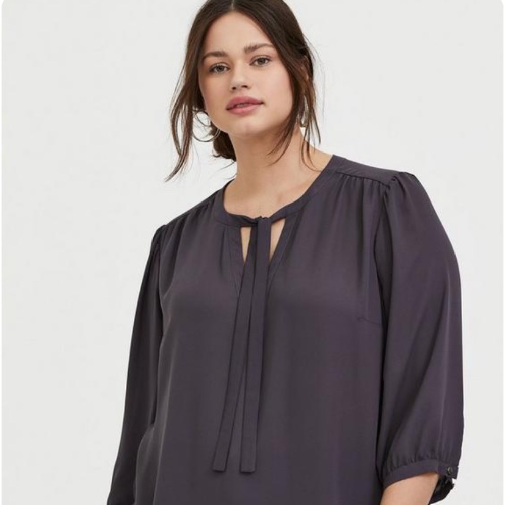 Torrid Gray Georgette Bow Tie Blouse - EUC Size 1